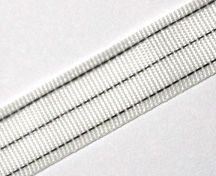 Polyester mit schwarzen Streifen